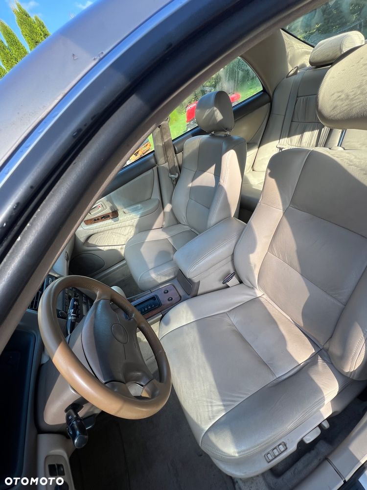 Lexus ES - 8
