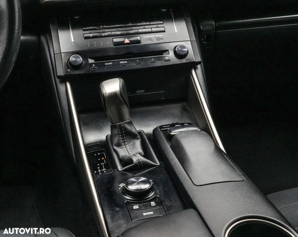 Lexus Seria IS 300h Aut. Executive - 18