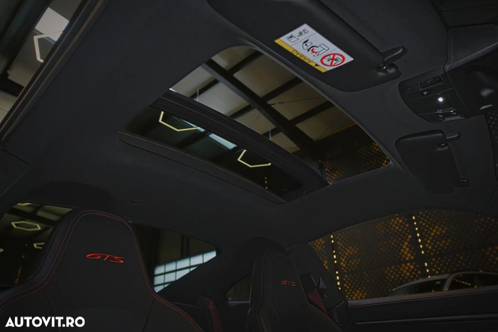 Porsche 911 4 GTS PDK - 27