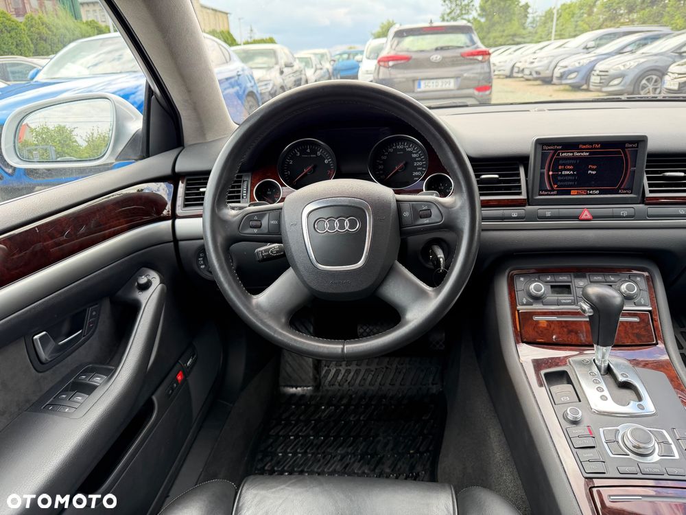 Audi A8 4.2 Quattro - 33