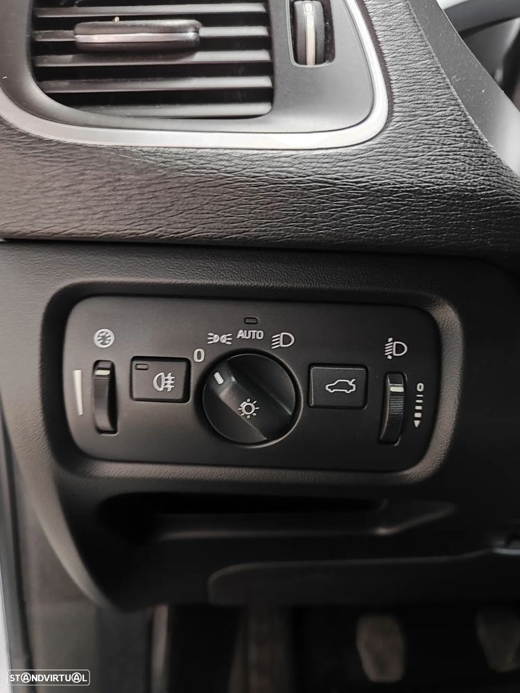 Volvo V40 D2 Momentum - 27
