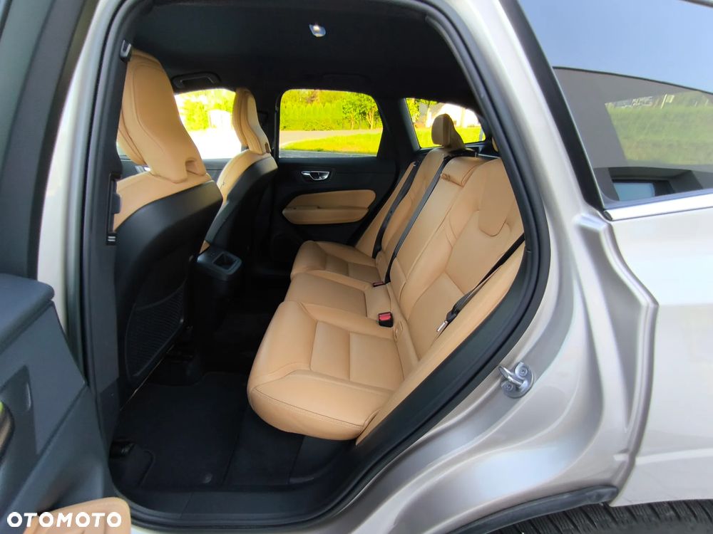 Volvo XC 60 B5 B AWD Plus Bright - 20