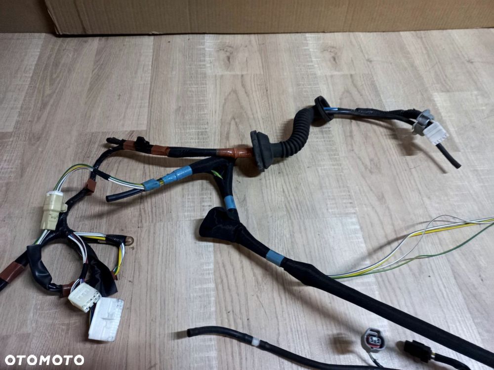 Toyota FJ Cruiser wiązka klapy bagażnika INSTALACJA - 3