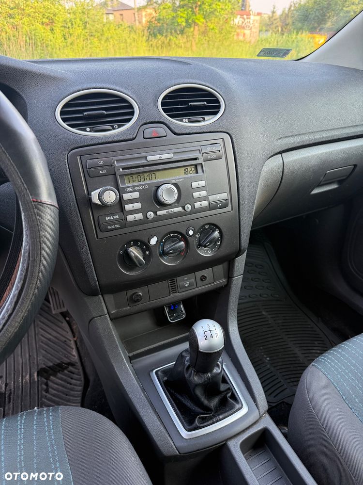 Ford Focus 1.4 Ambiente - 16