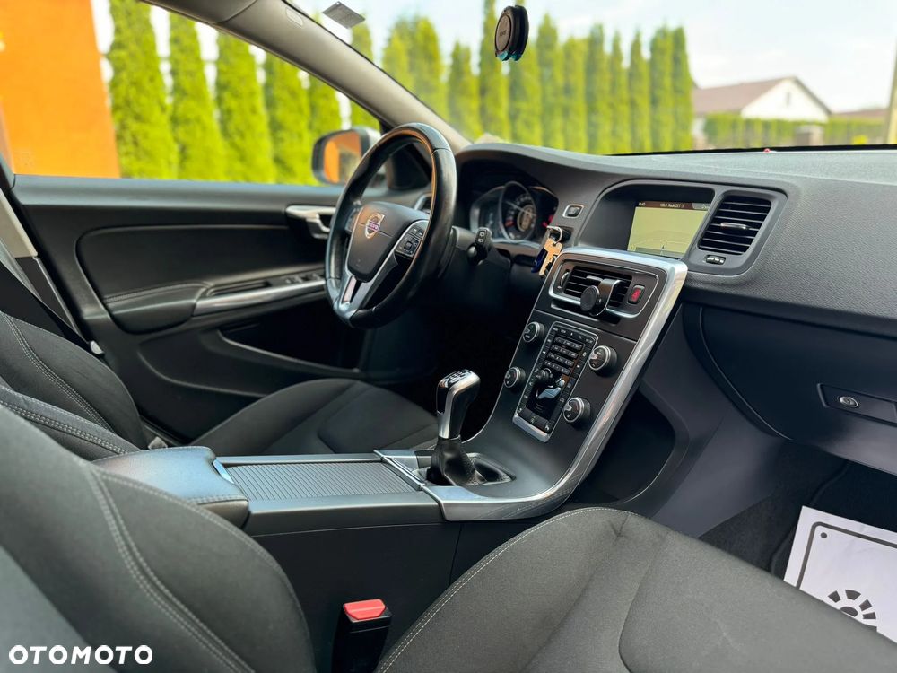 Volvo V60 D4 Momentum - 22