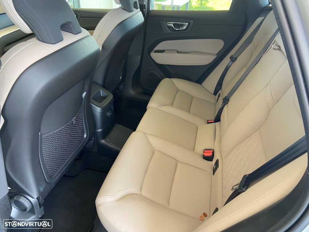 Volvo XC 60 2.0 T6 PHEV Core AWD - 16