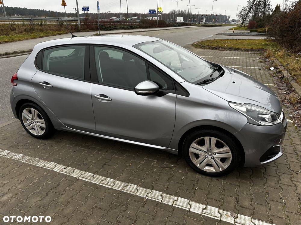 Peugeot 208 - 4