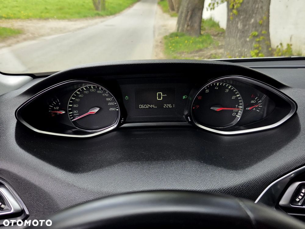 Peugeot 308 1.2 PureTech GPF Allure S&S - 6
