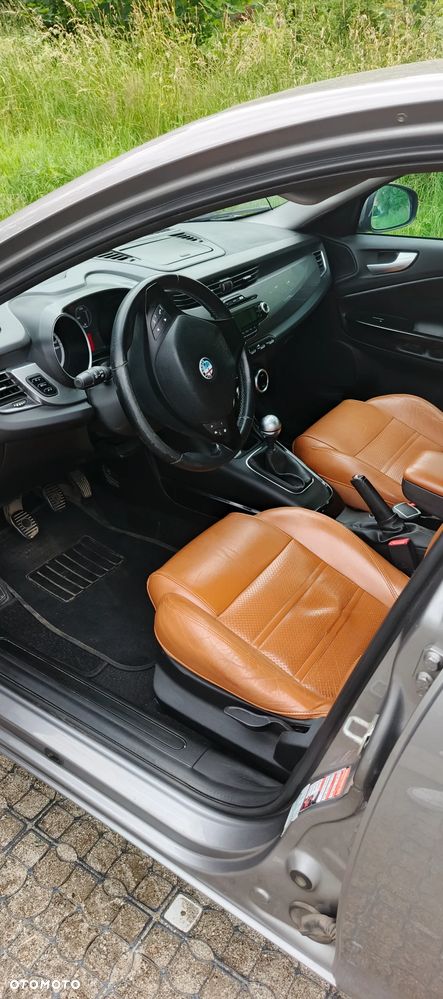 Alfa Romeo Giulietta 1.6 JTDM Distinctive - 11