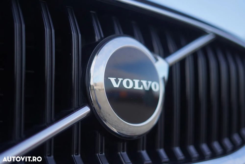 Volvo XC 60 B4 MHEV Momentum Pro - 14