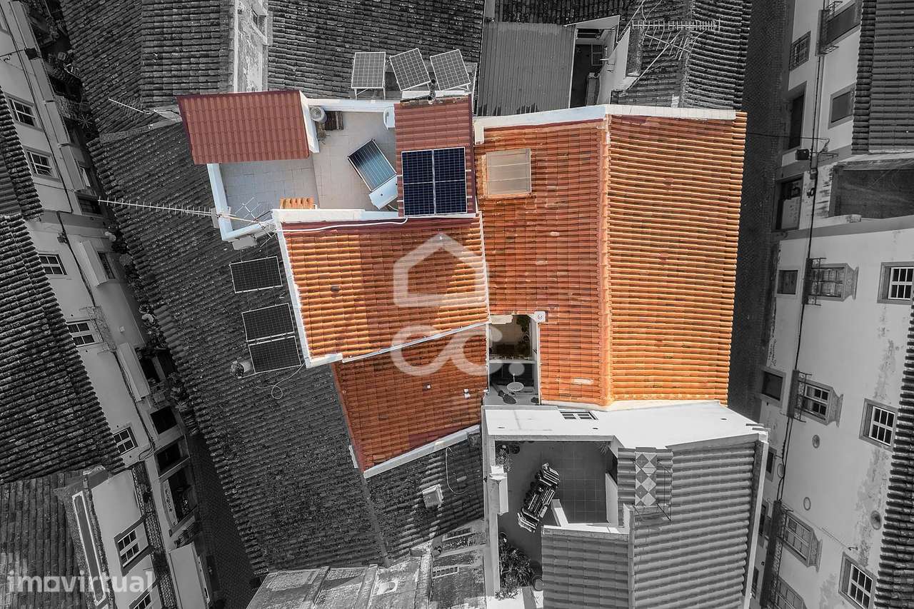 Moradia T4+ de Rés-do-Chão e 1.º Andar c/ Terraço e Unidade Independen - Grande imagem: 2/53