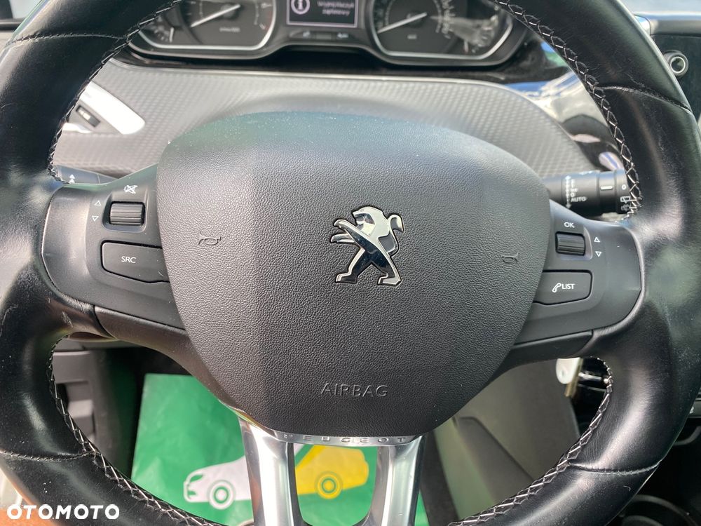 Peugeot 208 PureTech 82 Start & Stop Allure - 17