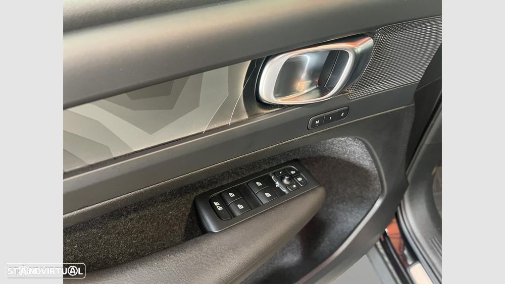 Volvo EC40 82 kWh Twin Motor Performance Black Edition - 11