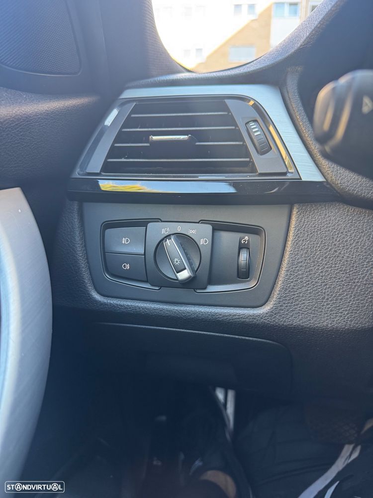 BMW 320 d Auto Pack M - 33