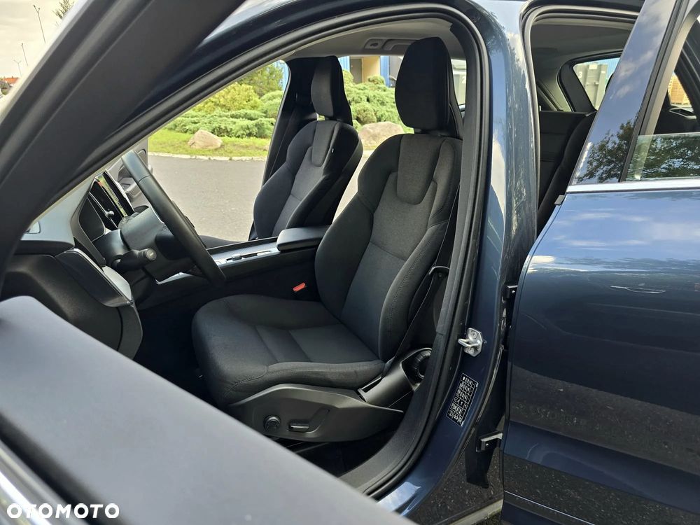 Volvo XC 60 B5 B AWD Momentum Pro - 25
