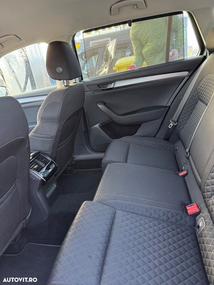 Skoda Superb 2.0 TDI DSG Style - 10