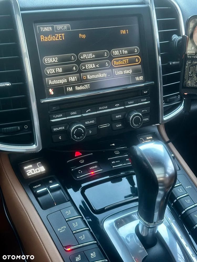 Porsche Cayenne - 16