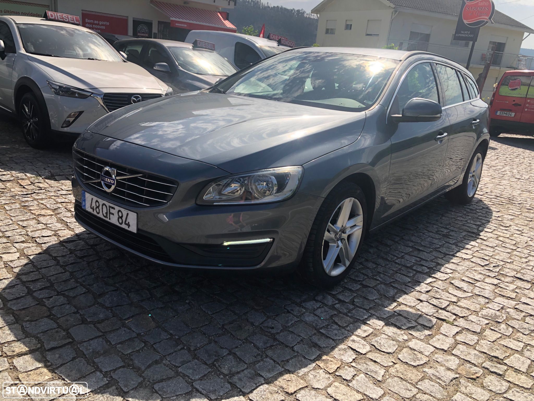 Volvo V60 2.0 D3 Kinetic - 1