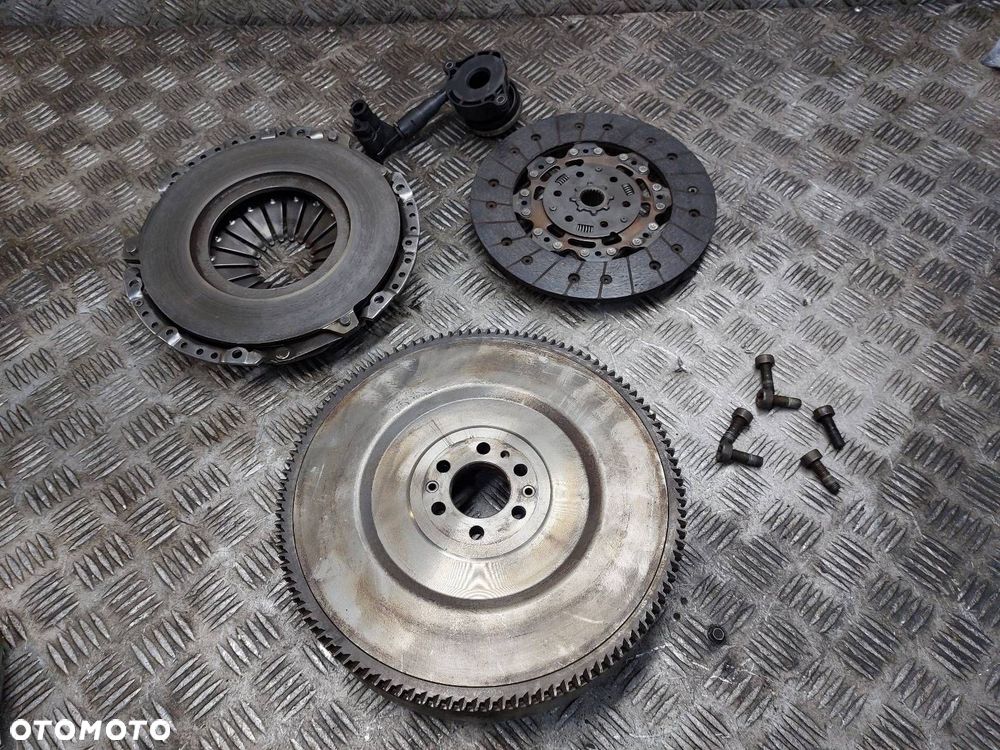 KOŁO DWUMASOWE + TARCZA + DOCISK + ŁOŻYSKO OPOROWE FORD FOCUS MK3 1.6 TDCI - 7