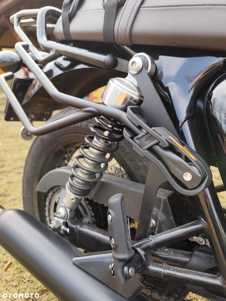 Triumph Bonneville - 13