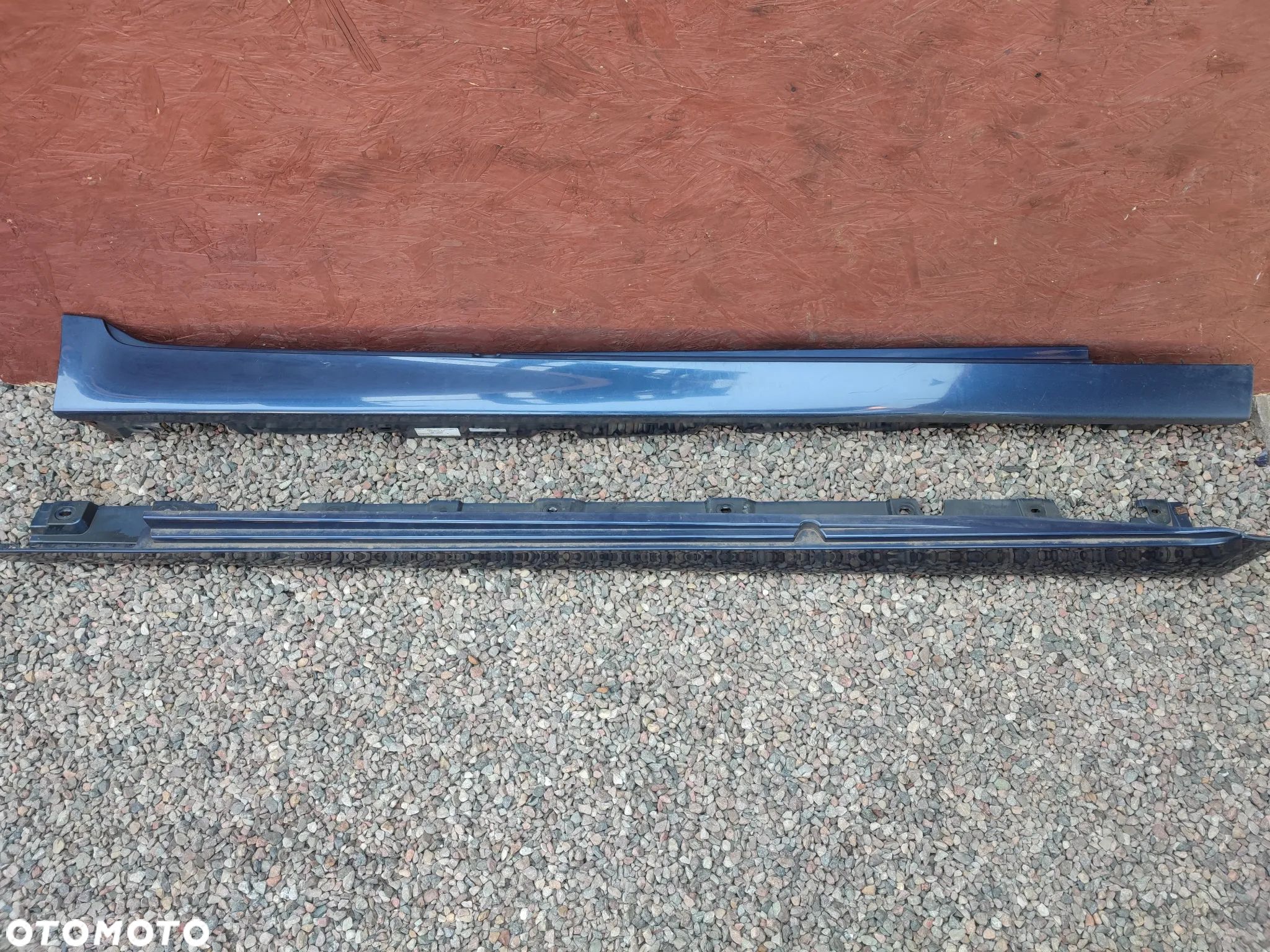 BMW F11 / F10 / F11N / F10N ORYGINALNE NAKŁADKI NA PROGI LEWA / PRAWA W KOLORZE  TIEFSEEBLAU METALLIC O KODZIE LAKIERU A76 O NR.  51 77 7 262 663 / 51 77 7 262 664 OEM W DOBRYM STANIE - 1