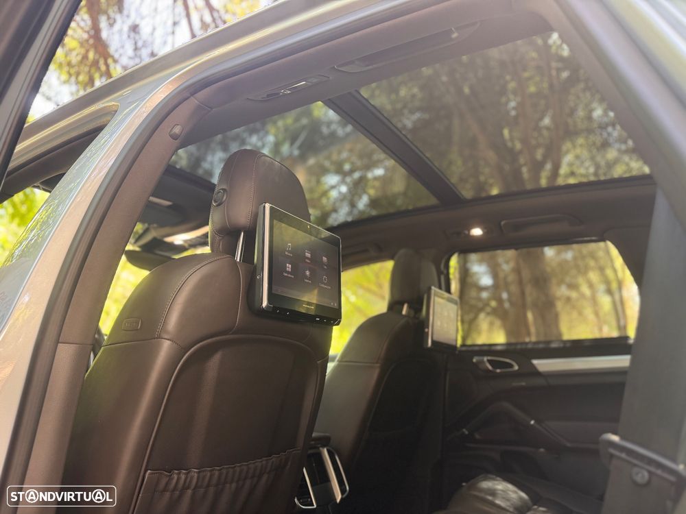 Porsche Cayenne Platinum Edition - 9