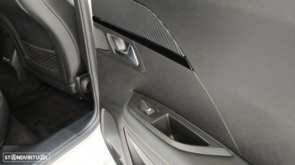 Peugeot 2008 1.2 PureTech GT Line EAT8 - 32