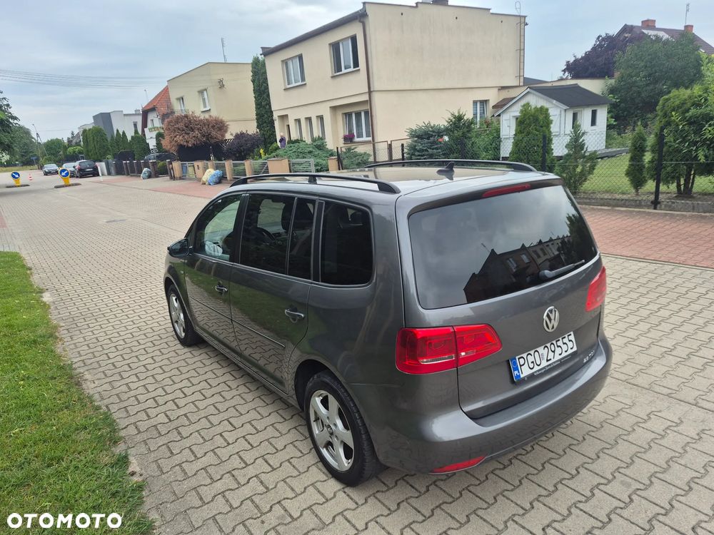Volkswagen Touran 2.0 TDI DPF MATCH - 11