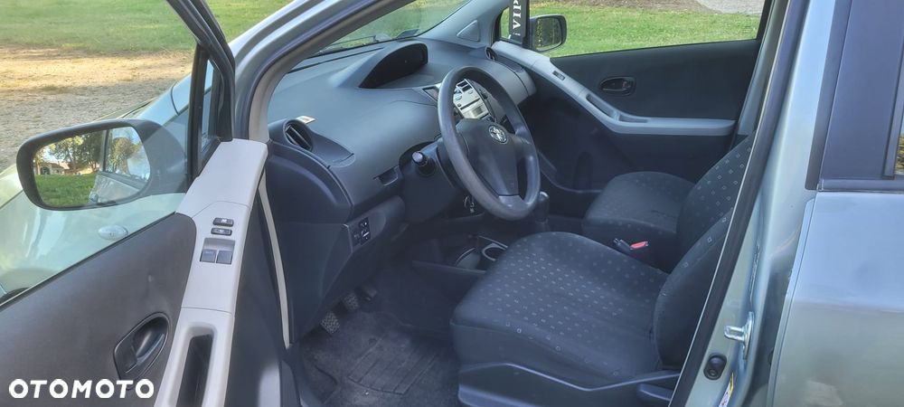 Toyota Yaris 1.3 Sol - 9