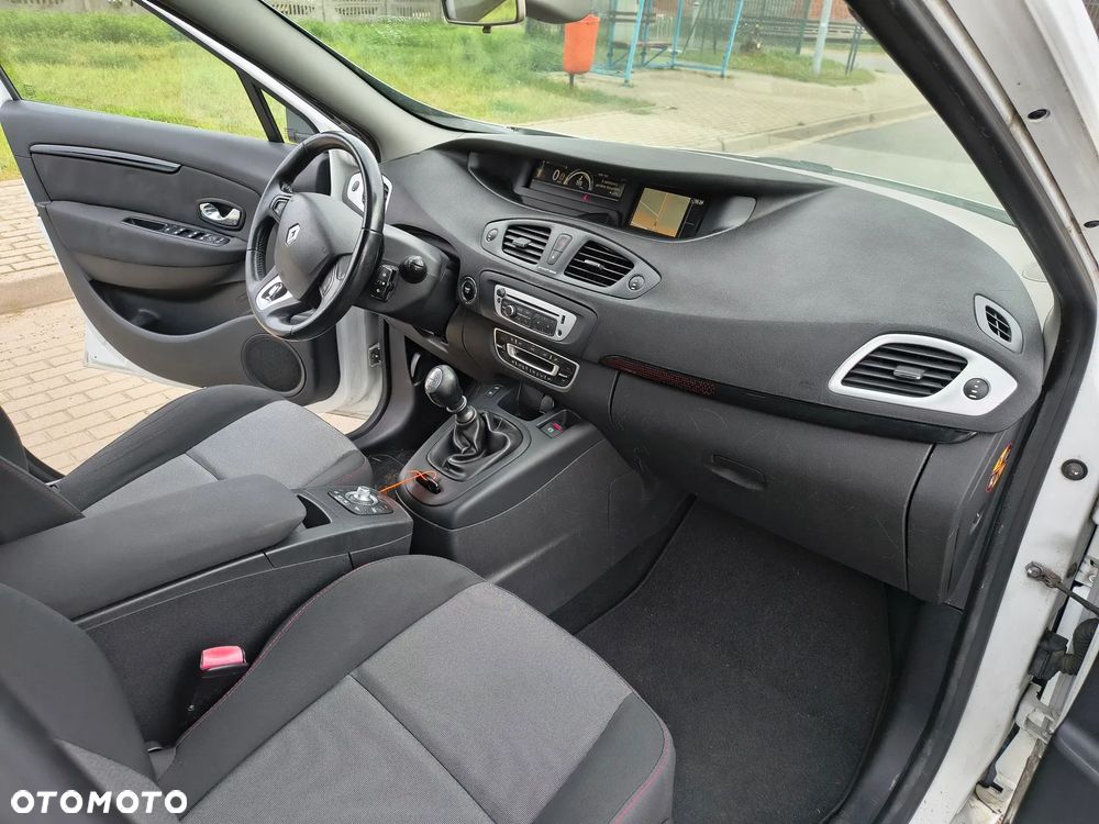 Renault Grand Scenic - 17