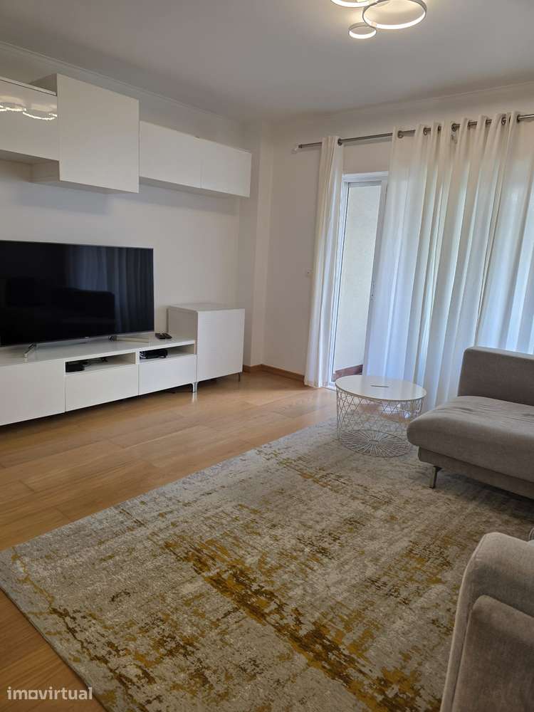Apartamento T3 com 2 casas de banho e garagem - Grande imagem: 2/24