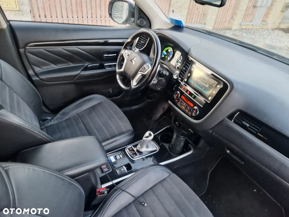Mitsubishi Outlander 2.4 4WD - 5