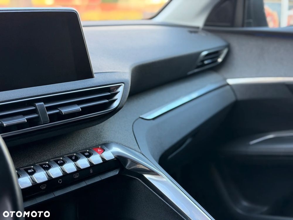 Peugeot 3008 1.2 PureTech Allure S&S EAT8 - 24