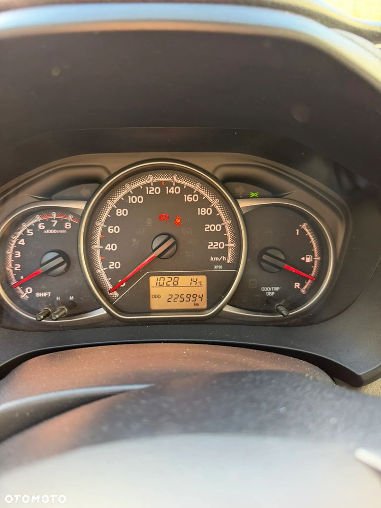 Toyota Yaris 2016 photo 2