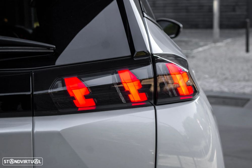 Peugeot 2008 1.2 PureTech Allure EAT8 - 11