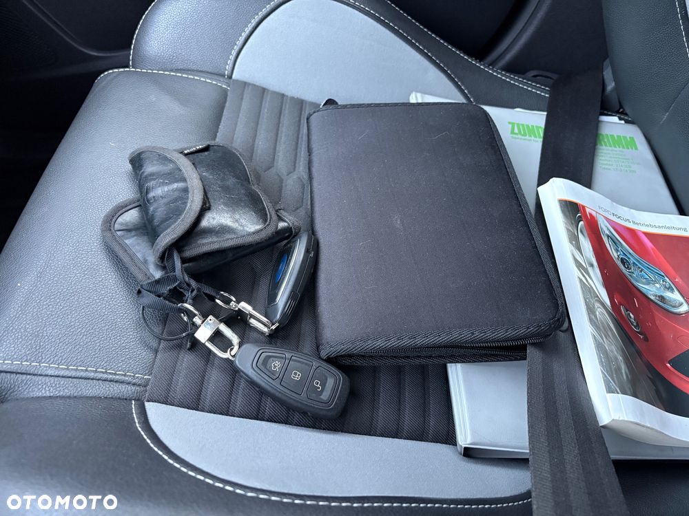 Ford Focus SW 1.0 EcoBoost S&S ST-Line - 27