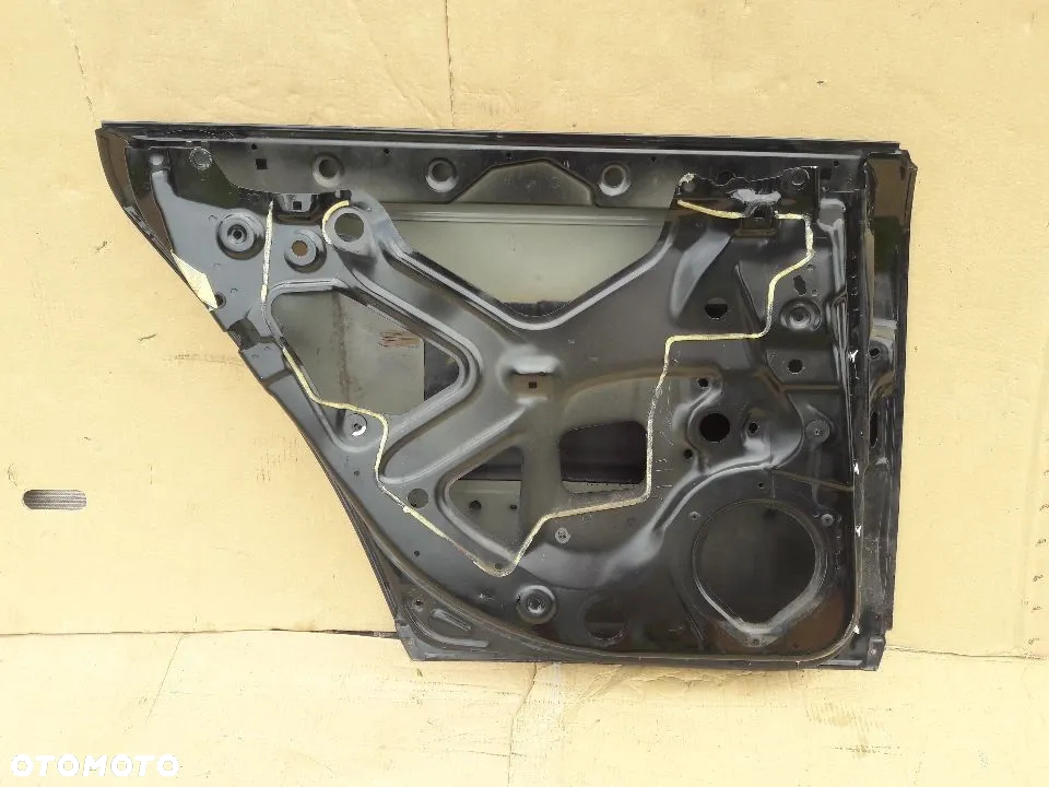 DRZWI LEWY TYL AUDI A4 B7 - 13
