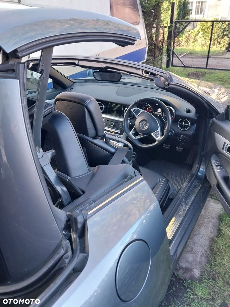 Mercedes-Benz SLC 180 - 17