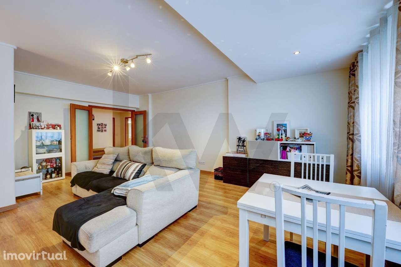 Apartamento T3 com renovação total em prédio com elevador - Grande imagem: 4/36