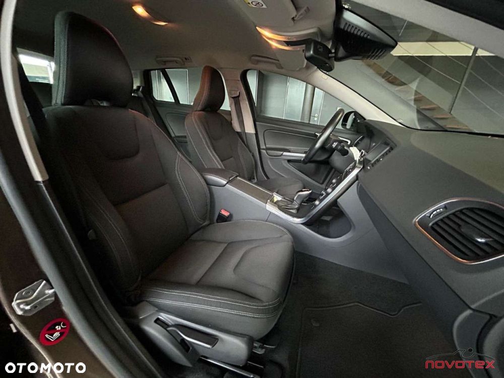 Volvo V60 Cross Country - 19