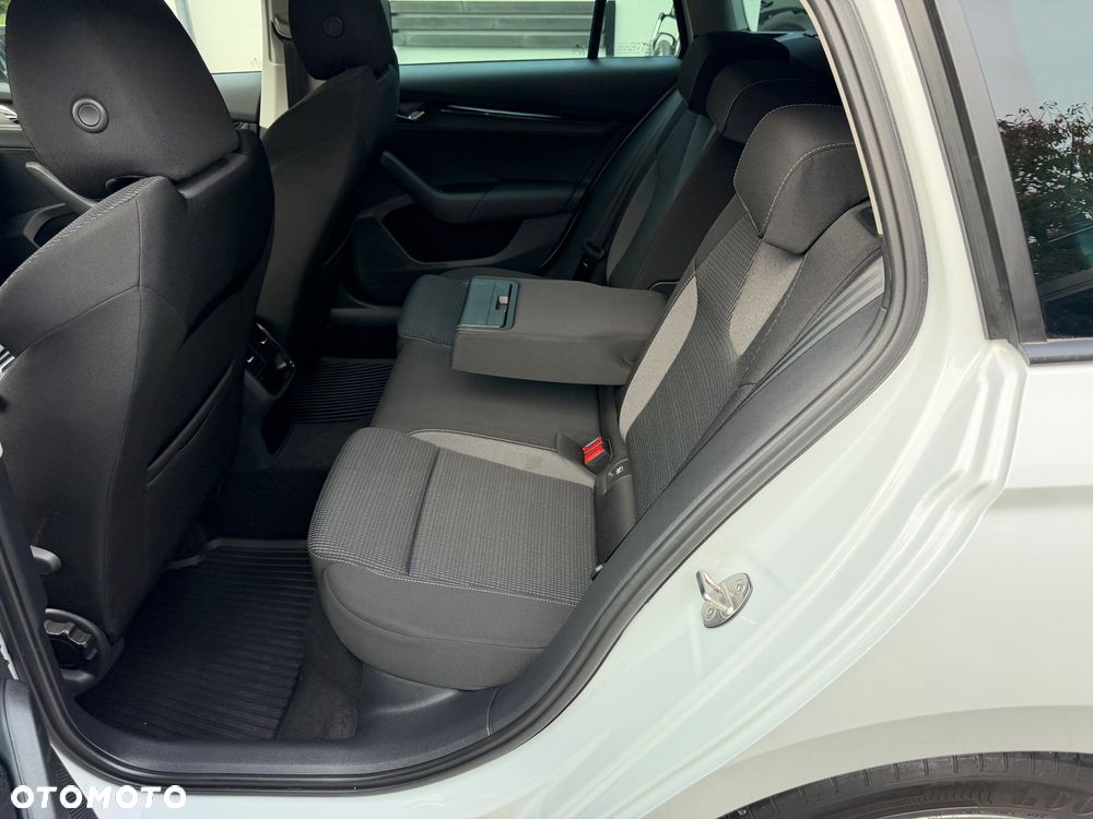 Skoda Octavia 2.0 TDI Ambition DSG - 37