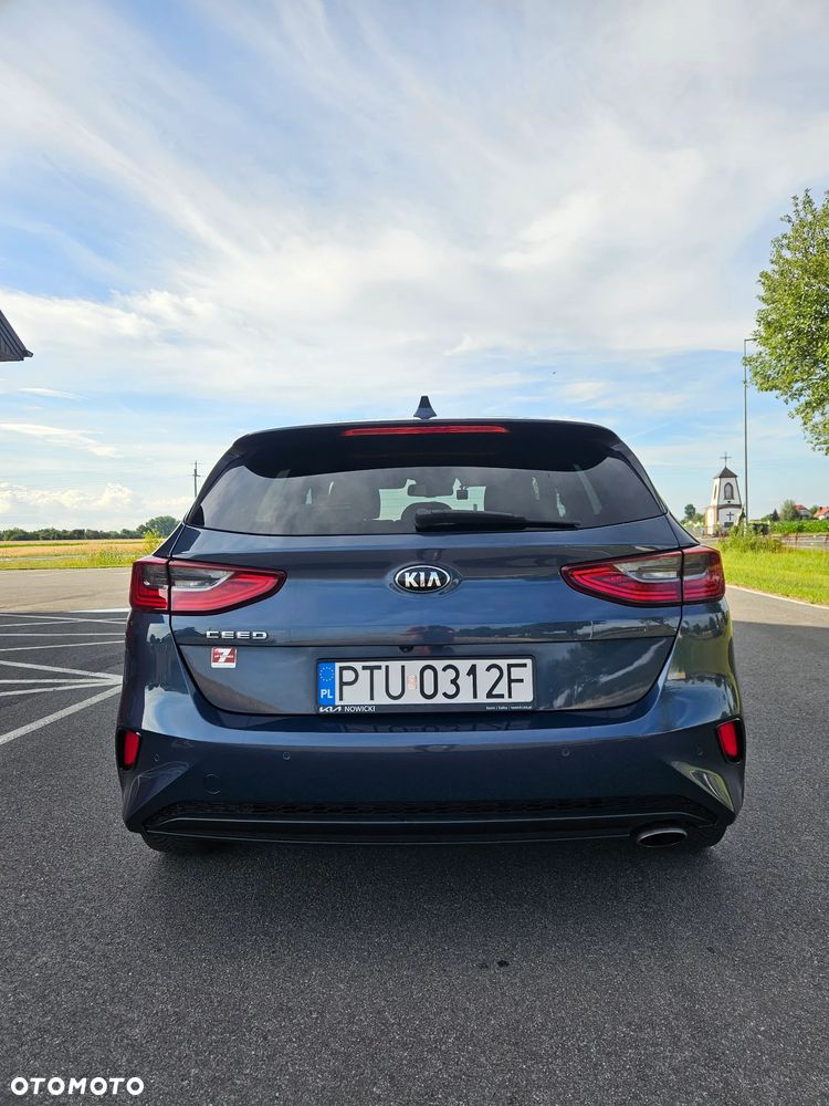 Kia Ceed 1.4 L - 6