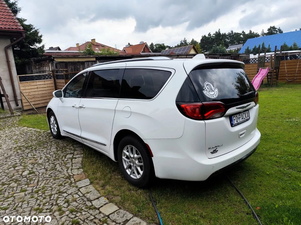 Chrysler Pacifica - 20