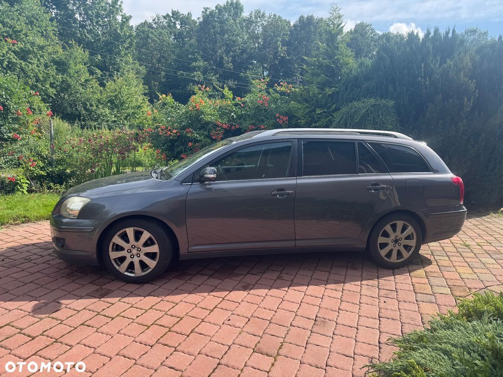 Toyota Avensis 2.0 D-4D Luna - 2