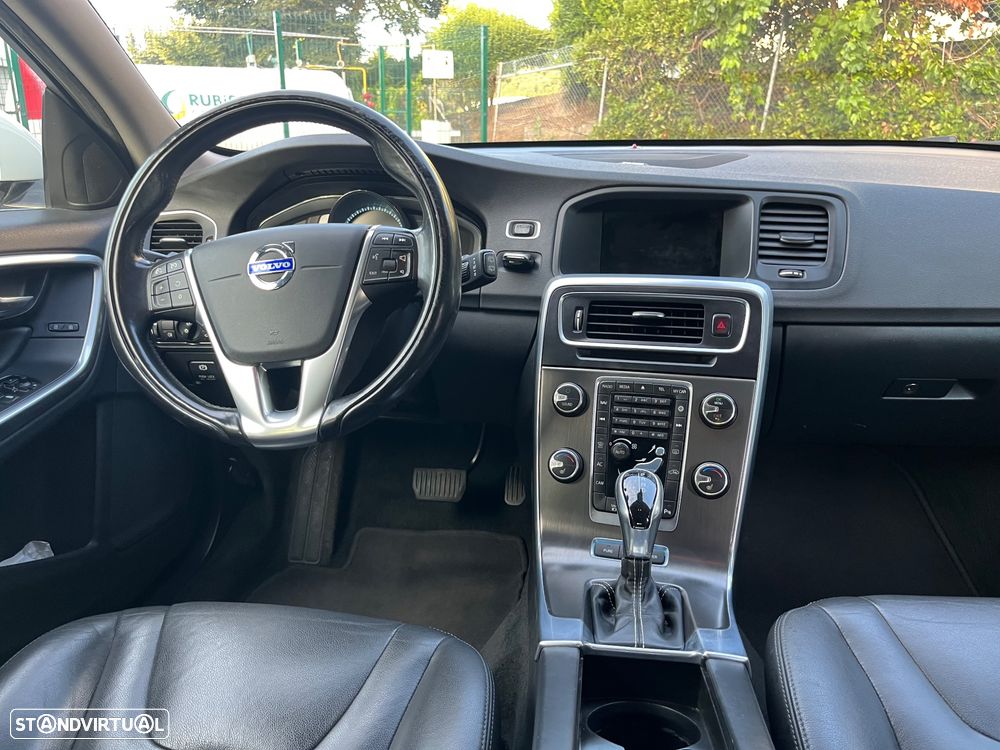 Volvo V60 D6 Plug-In-Hybrid AWD Geartronic Pure Limited - 30
