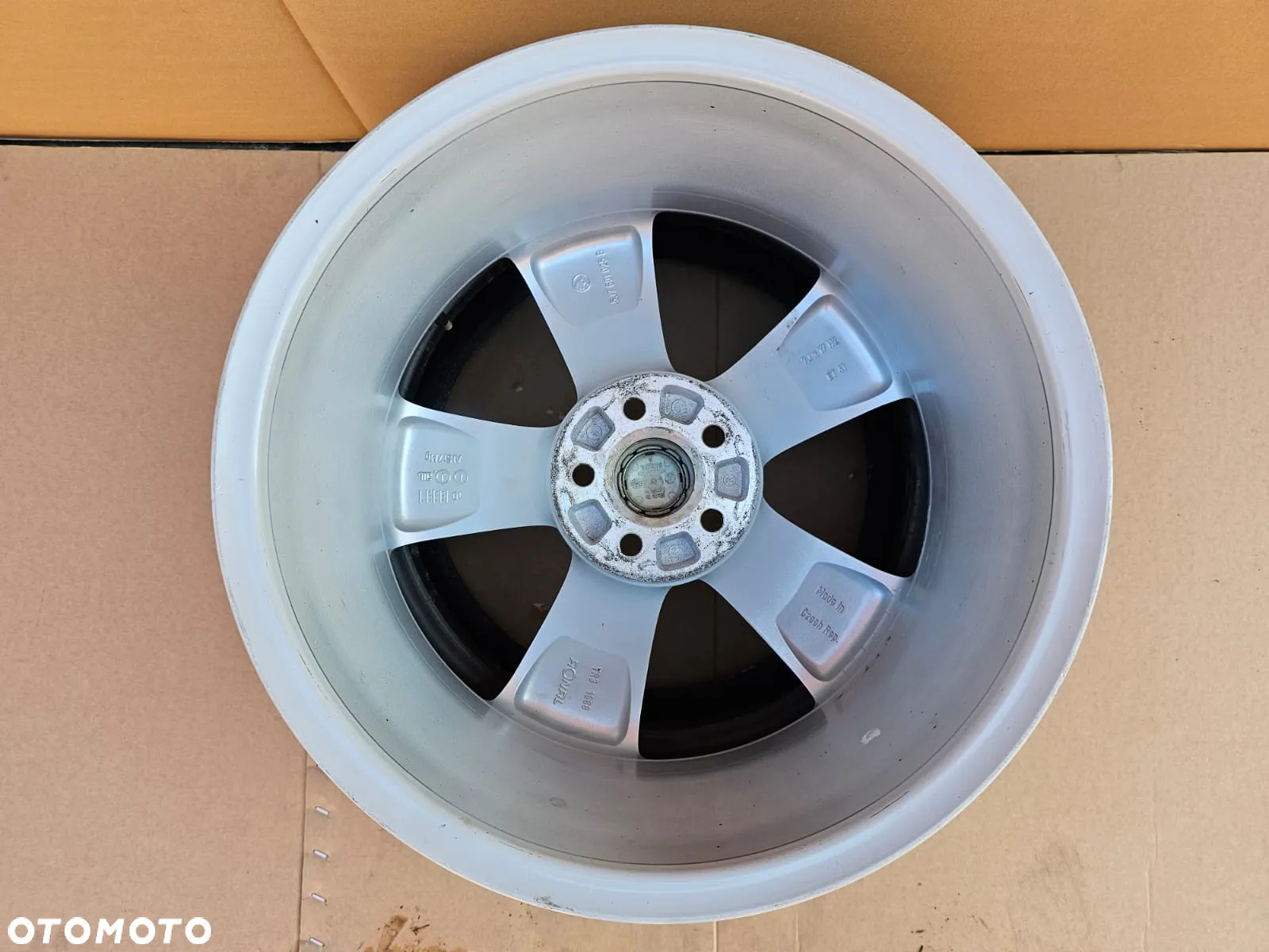 (F102) Skoda OE Rapid Roomster Fabia II Octavia / 5J7 601 025B / 7Jx17 ET41 5x100 - 4