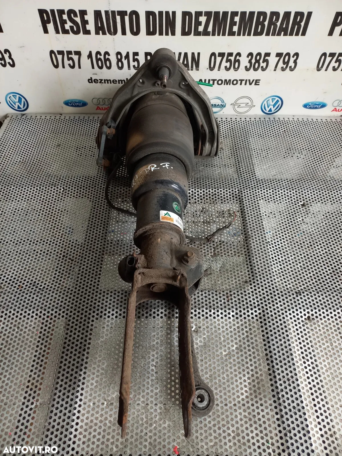 Perna Aer Amortizor Pneumatic Dreapta Fata Audi Q7 4L Testata - Dezmembrari Arad - 3