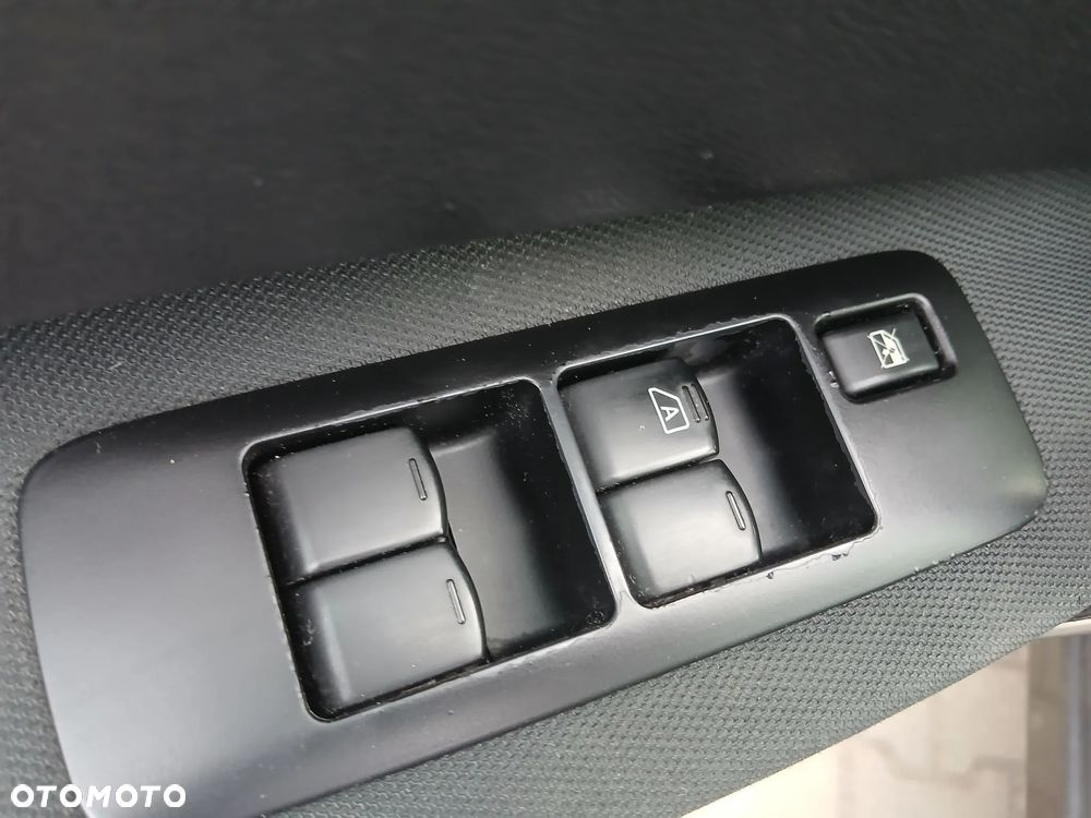 Nissan Qashqai 2.0 dCi 4 x 4 DPF tekna - 19