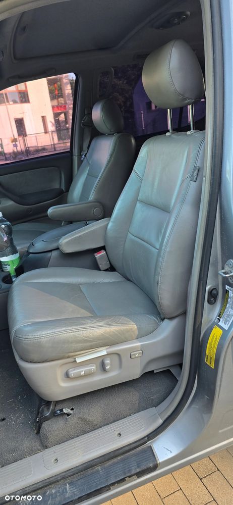 Toyota Sequoia - 18