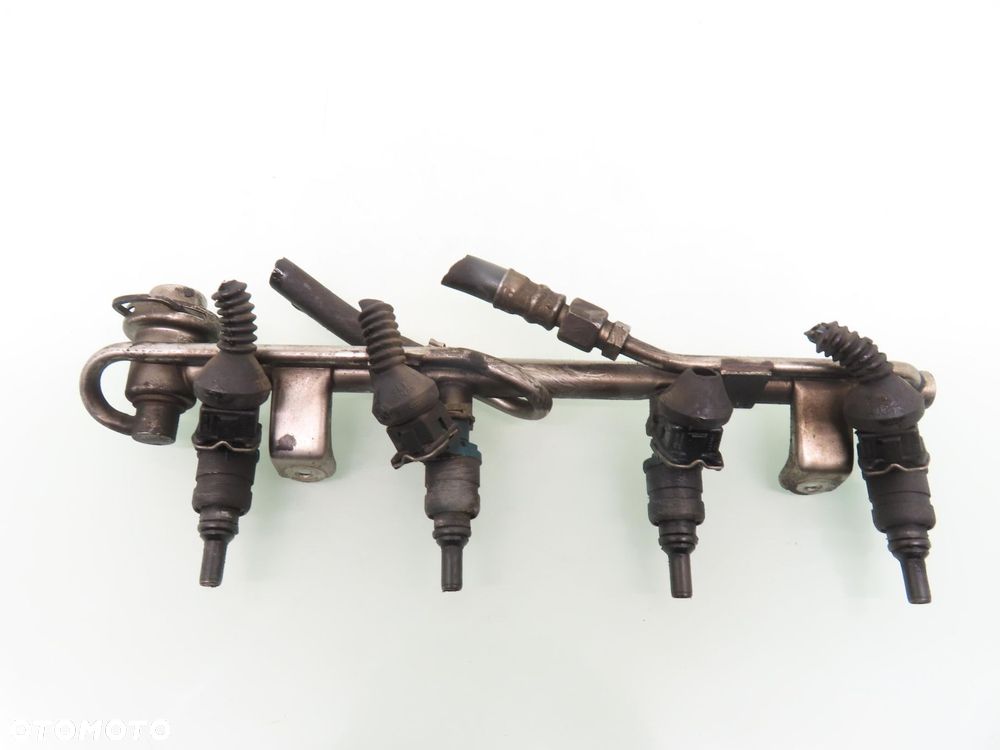 LISTWA WTRYSKOWA AUDI A4 B5 1.8 058133551F - 1